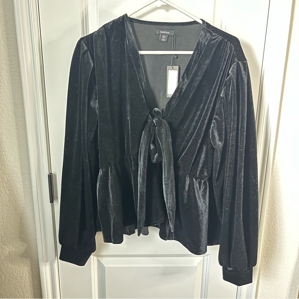 Boohoo Black Velvet Top - US 12